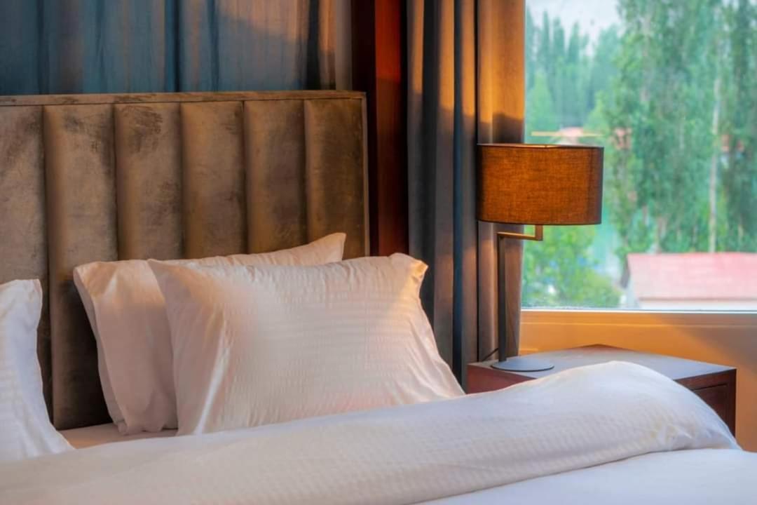 Tibet Hotel Skardu Exteriör bild