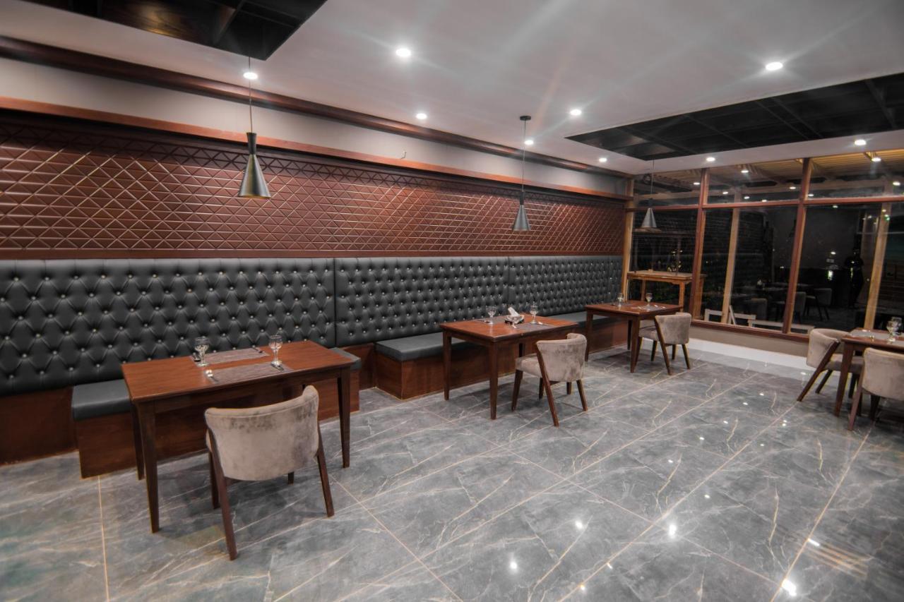 Tibet Hotel Skardu Exteriör bild