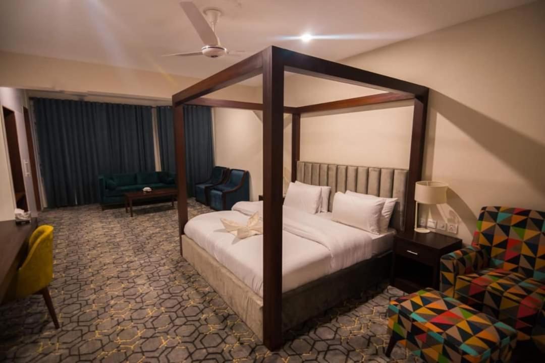 Tibet Hotel Skardu Exteriör bild
