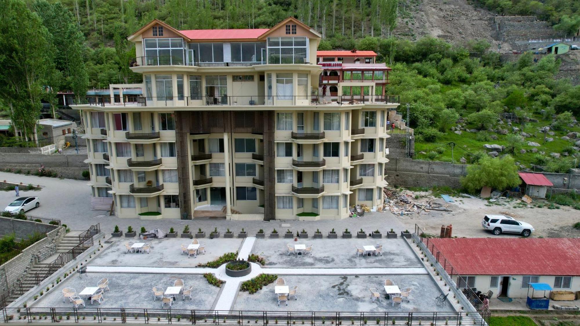 Tibet Hotel Skardu Exteriör bild