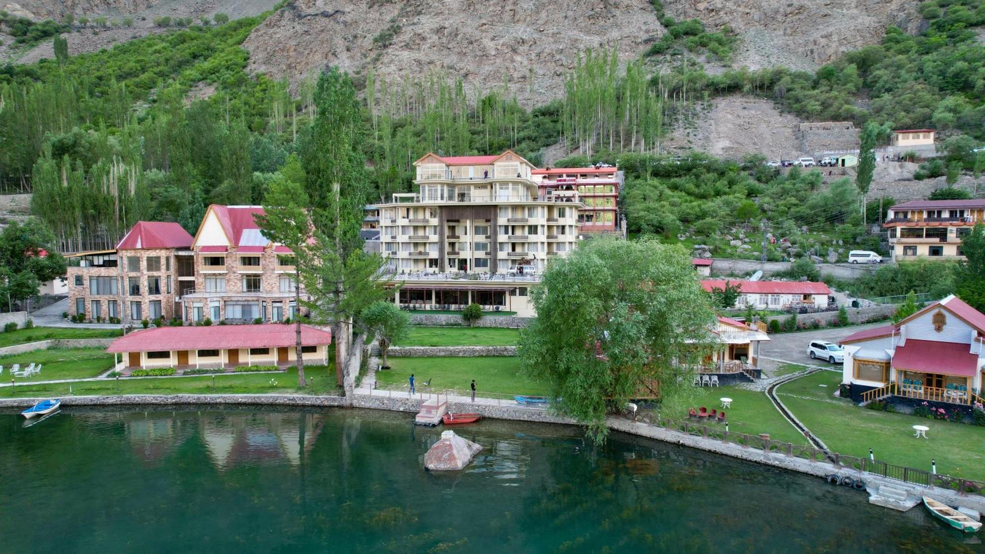 Tibet Hotel Skardu Exteriör bild