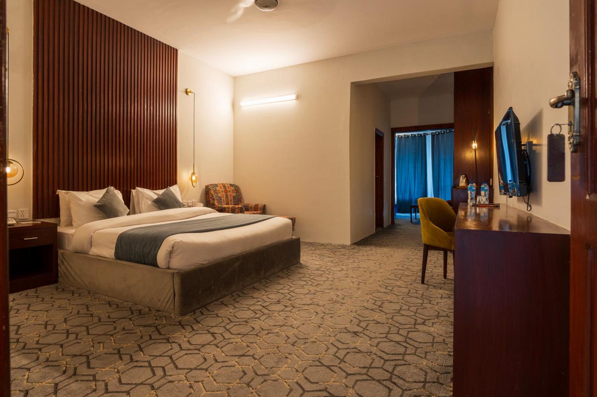 Tibet Hotel Skardu Exteriör bild